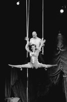 Splits-trapeze-circus-black and white